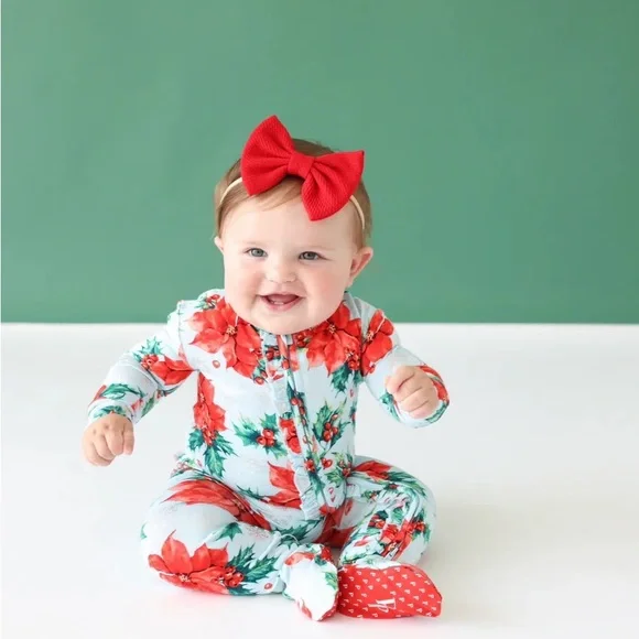NWT Posh Peanut Winter Lily Ruffled Footie 0-3M Poinsettias - Picture 3 of 9
